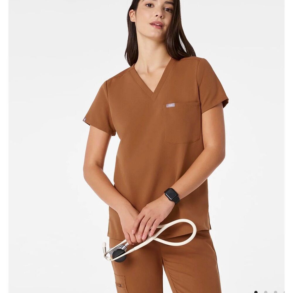 Figs Catarina One-Pocket Scrub Top in Mocha Size XS